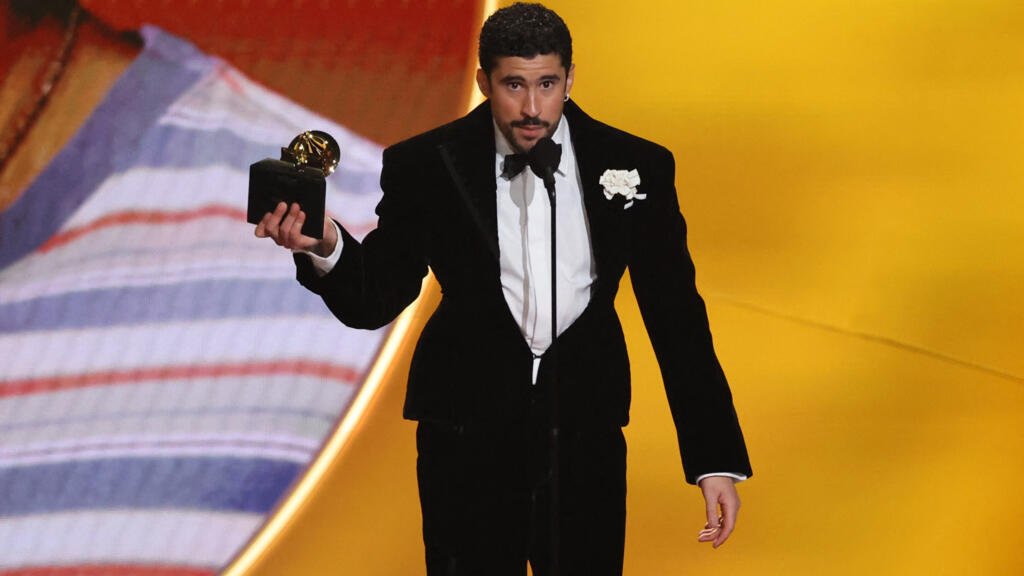 “Fuera ICE”: Bad Bunny gana premio al álbum del año en los Grammy y se pronuncia contra política antimigratoria