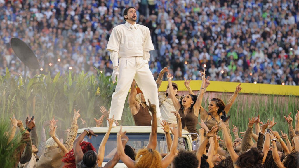 Español, orgullo latino y una América unida: el show de Bad Bunny en el Super Bowl desata la ira de Trump