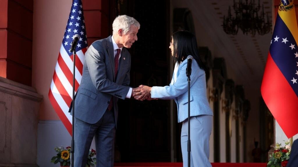 El secretario de Energía de EE. UU. visita Venezuela apuntando a "liberar" la economía