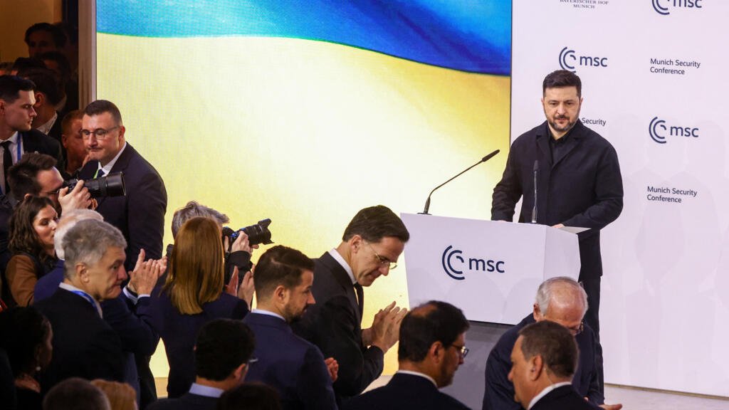 Conferencia de Múnich: Zelenski acusa a EE. UU. de exigir concesiones a Ucrania mientras evita presionar a Rusia