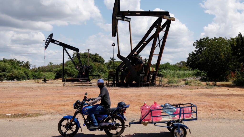 Estados Unidos planea vender petróleo venezolano a India