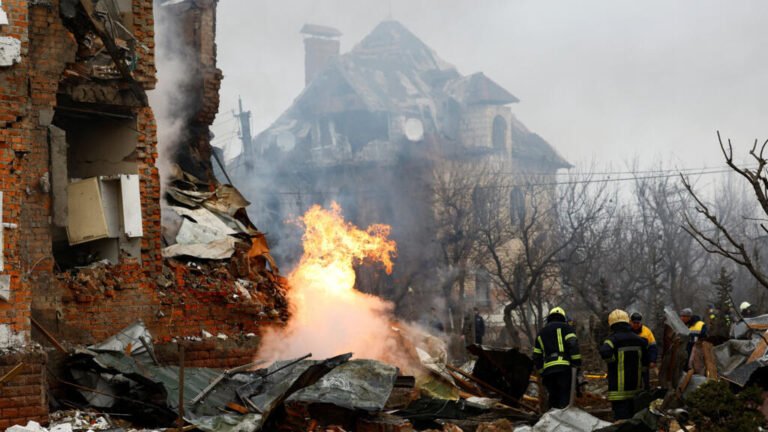 Ataques rusos provocan apagones en Ucrania, mientras drones fuerzan restricciones aéreas en Moscú