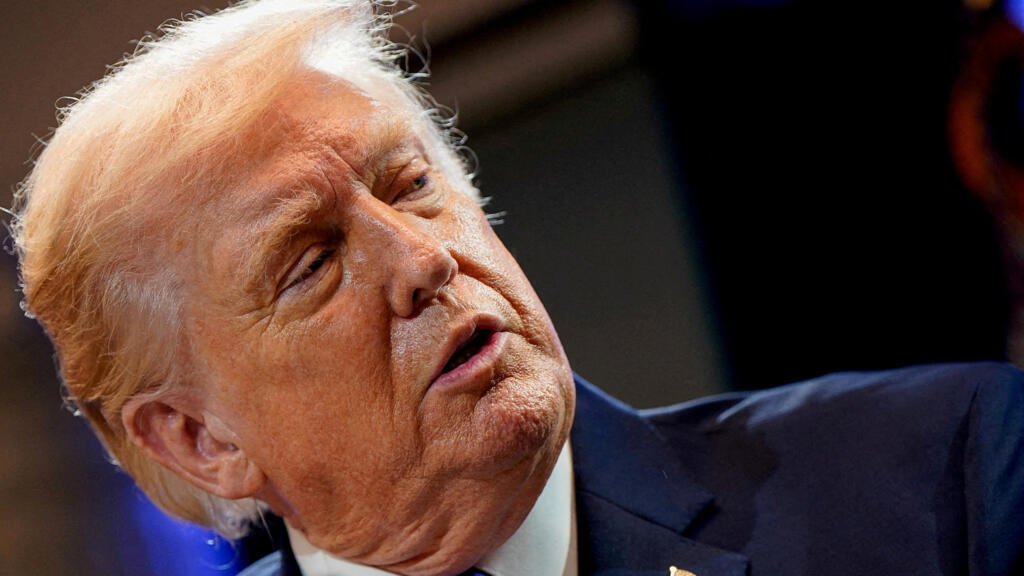 Agencia de Aduanas de EE. UU. afirma que dejará de cobrar aranceles el martes; Trump amenaza con volver a aumentarlos