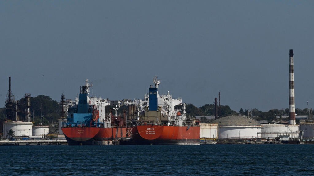 Estados Unidos alivia parcialmente el bloqueo petrolero a Cuba