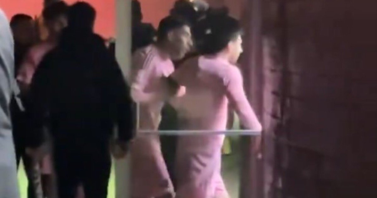 Lionel Messi, furioso contra el árbitro tras el debut del Inter Miami en la MLS: lo fue a buscar a su vestuario y lo tuvo que frenar Luis Suárez