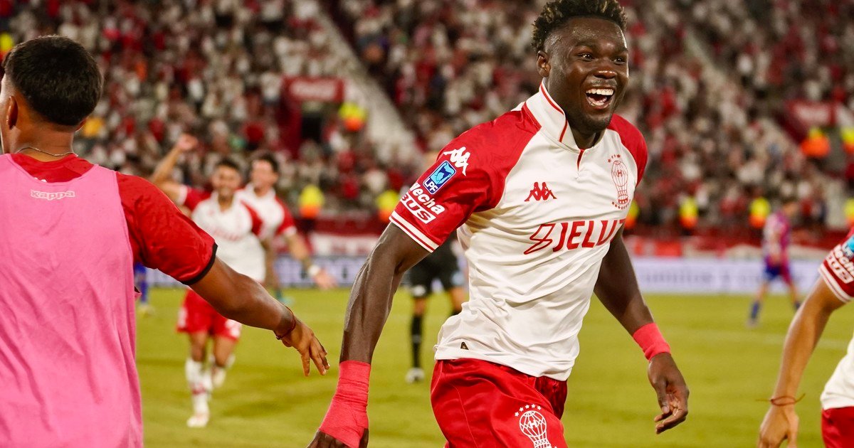 Jordy Caicedo, de la capital bananera de Ecuador a ser goleador del Torneo Apertura: todos buscan un 9 y Huracán encontró uno inesperado