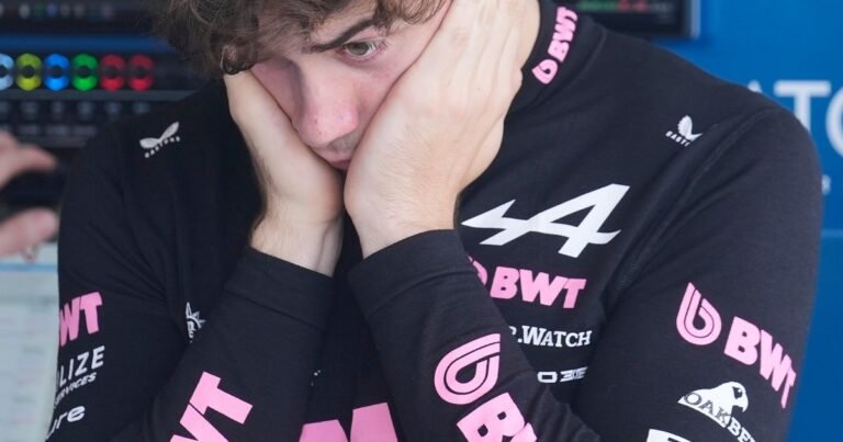 Preocupante inicio de Franco Colapinto en los test de pretemporada de la Fórmula 1 en Bahréin: generó una bandera roja por una falla mecánica en su Alpine, fue el que menos giró y quedó último