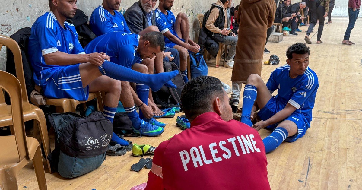 Emoción por la vuelta del fútbol en la Franja de Gaza tras dos años y medio: un humilde campeonato amateur y la ilusión de reconstruir las canchas en ruinas
