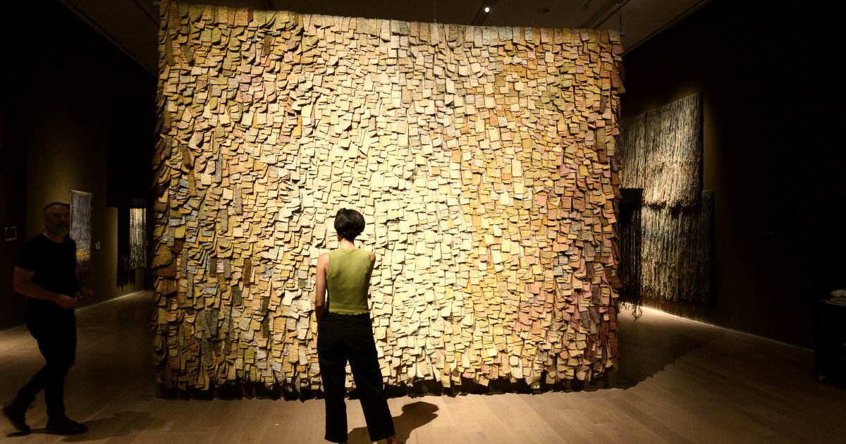 El Malba presenta a la artista colombiana Olga de Amaral con una muestra sobre su monumental obra textil