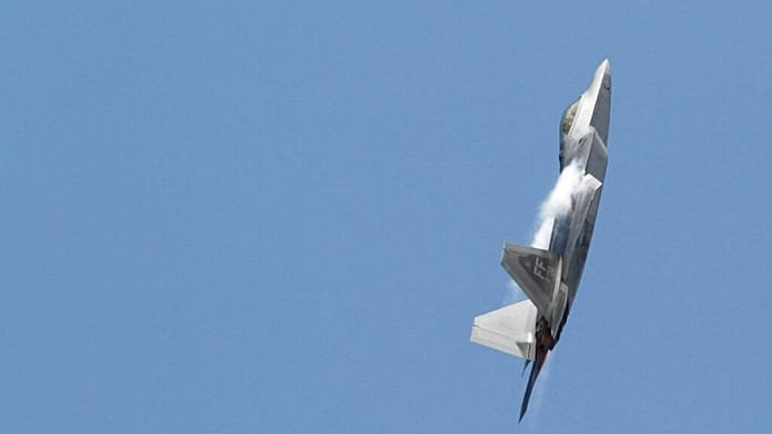 El caza más mortífero aterriza en Oriente Próximo: ¿Qué sabemos del F-22 y de sus capacidades?