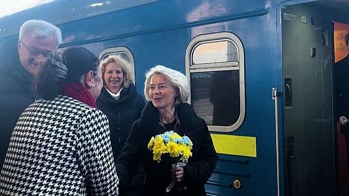 Von der Leyen llega a Kiev cuando Ucrania cumple 4 años del inicio de la invasión rusa