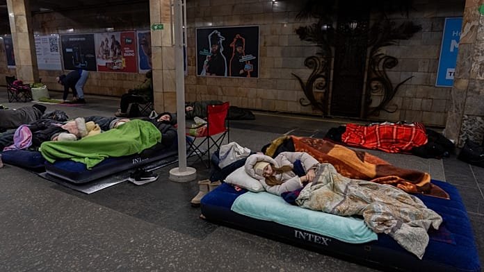 Zelenski pide a Trump que responda al ataque masivo de Rusia en la reanudación de las conversaciones de paz en Abu Dabi