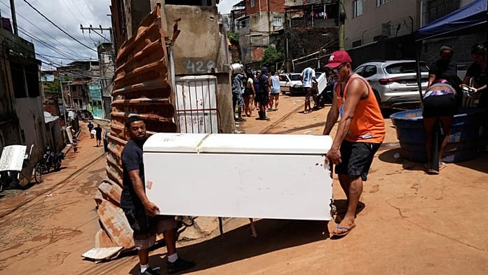 Brasil acelera la búsqueda de supervivientes tras las mortales inundaciones en Minas Gerais