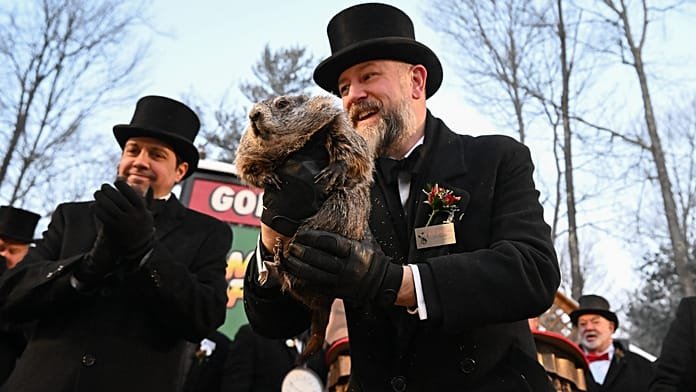 El Día de la Marmota, Punxsutawney Phil pronostica 6 semanas más de invierno