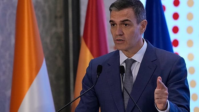 Sánchez alerta en India que el verdadero riesgo está en el poder de los tecnoligarcas sin control