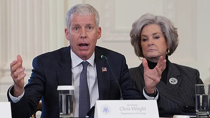 El secretario de Energía de EE.UU. aterriza en Caracas para impulsar la industria petrolera del país