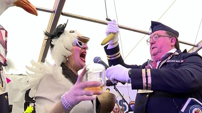 Francia elige al campeón del grito de gaviota en el peculiar carnaval de Dunkerque