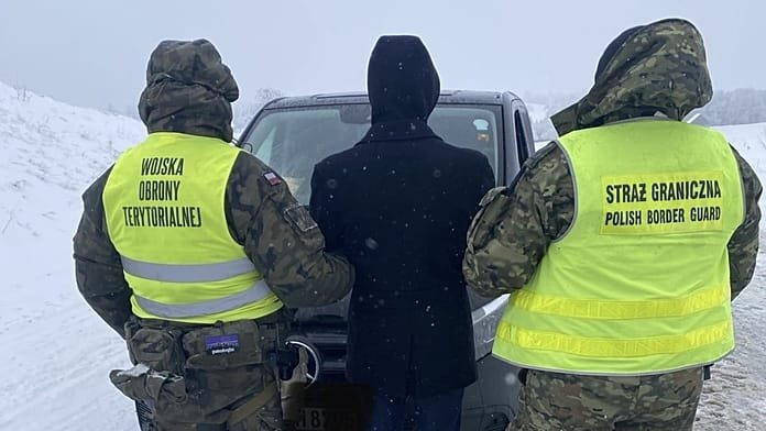 Detenido un ucraniano que quiso introducir de contrabando a 12 emigrantes en Polonia desde Lituania