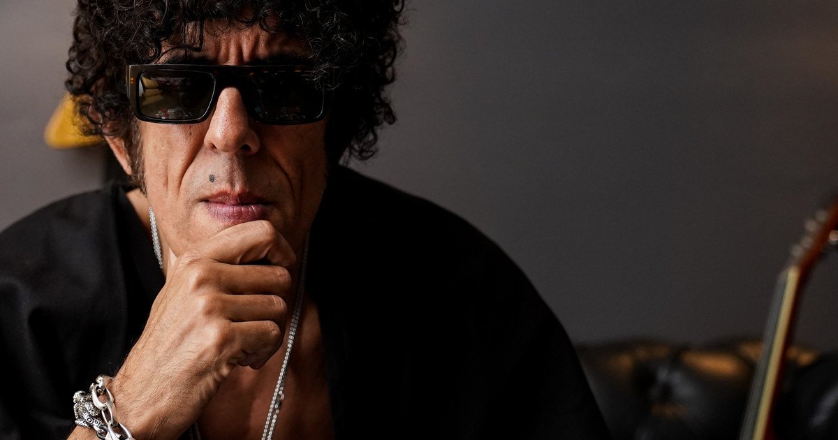 Carca, el rockero que tiene en su video a Nacha Guevara, Emilia Attías y Benjamín Vicuña: "Soy soldado del presupuesto cero"