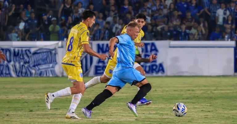 El próximo rival de River tuvo su estreno en la Primera Nacional: Ciudad de Bolívar acarició el triunfo contra Godoy Cruz en Mendoza