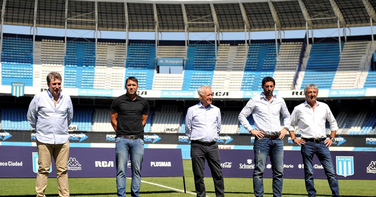 Polémica en Racing: la pugna entre Diego Milito y Víctor Blanco por un palco del Cilindro de Avellaneda