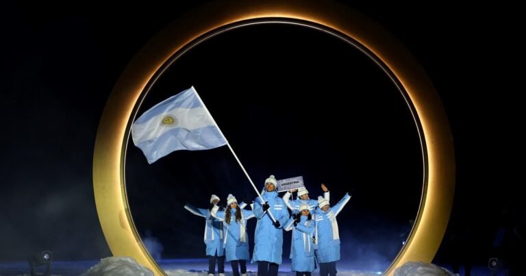 Con el encendido de dos pebeteros y un mega show de música, estilo y color, arrancan los Juegos Olímpicos de Invierno de Milán-Cortina