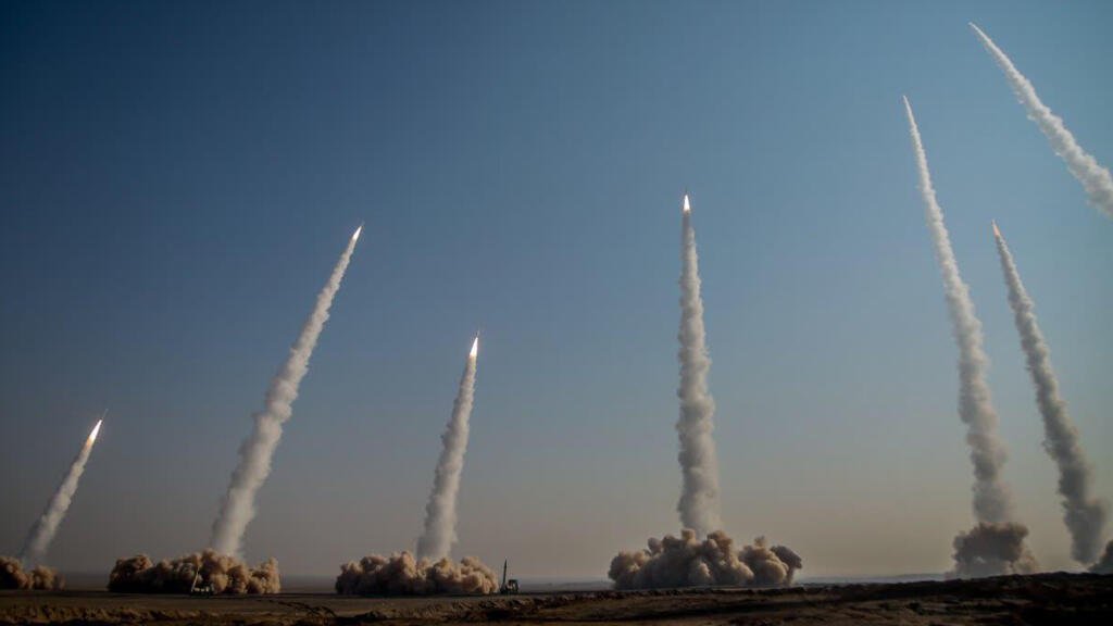 EE. UU. e Irán negocian bajo un fuerte despliegue militar: ¿es posible un acuerdo?