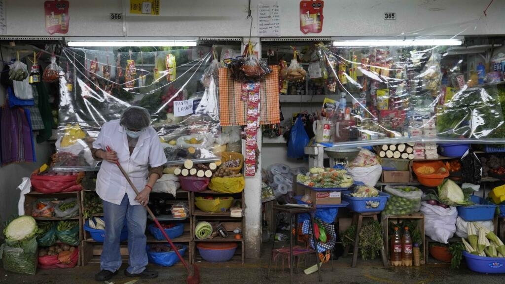 En Perú, la estabilidad económica contrasta con la inestabilidad política