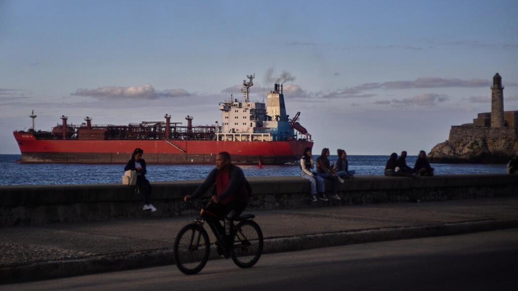 Por falta de combustible, Cuba avisa que no podrá abastecer aviones dentro de 24 horas