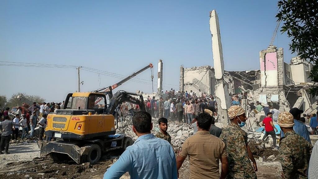 ¿Qué se sabe del ataque en el que habrían muerto 85 personas en una escuela femenina de Irán?