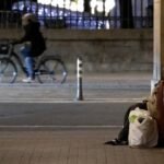 Dos personas sin hogar cuentan cómo sobreviven en la calle