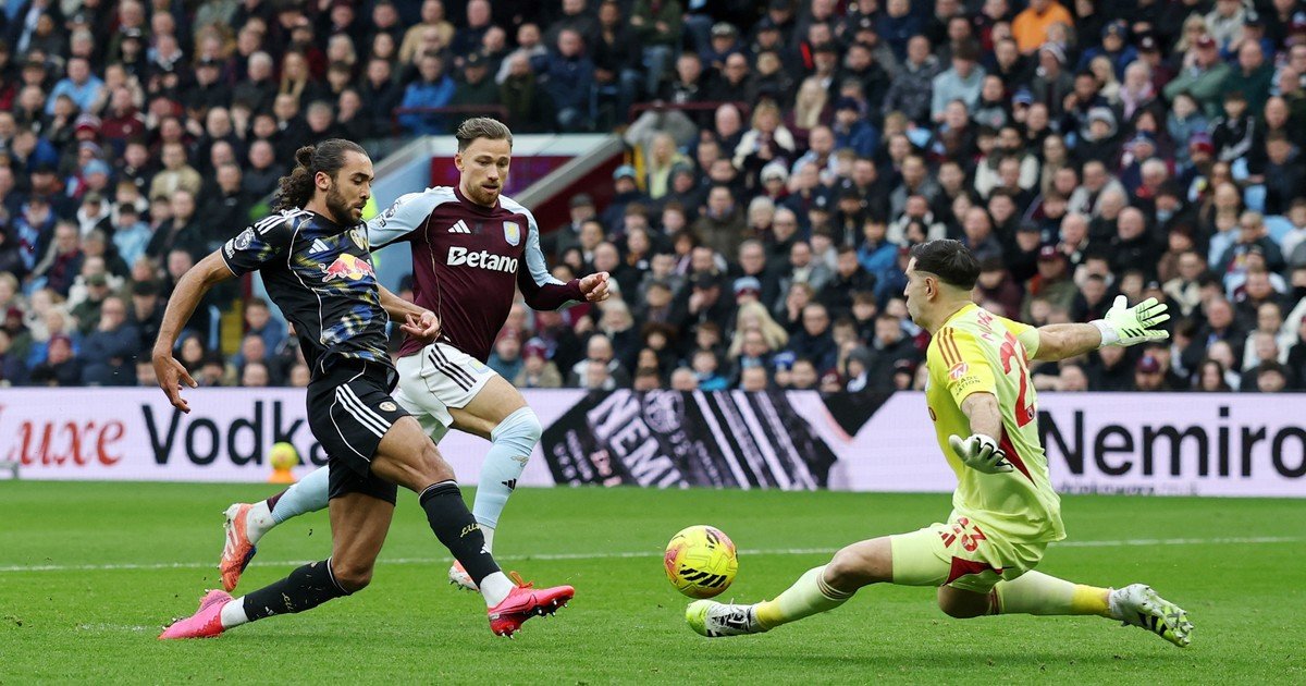 El golazo de tiro libre que le clavaron al Dibu Martínez: bomba al ángulo desde 30 metros