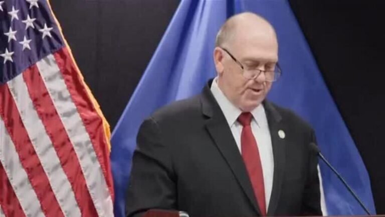 Tom Homan, el 'zar de la frontera' de EE. UU., anuncia la salida de 700 agentes del ICE en Minnesota