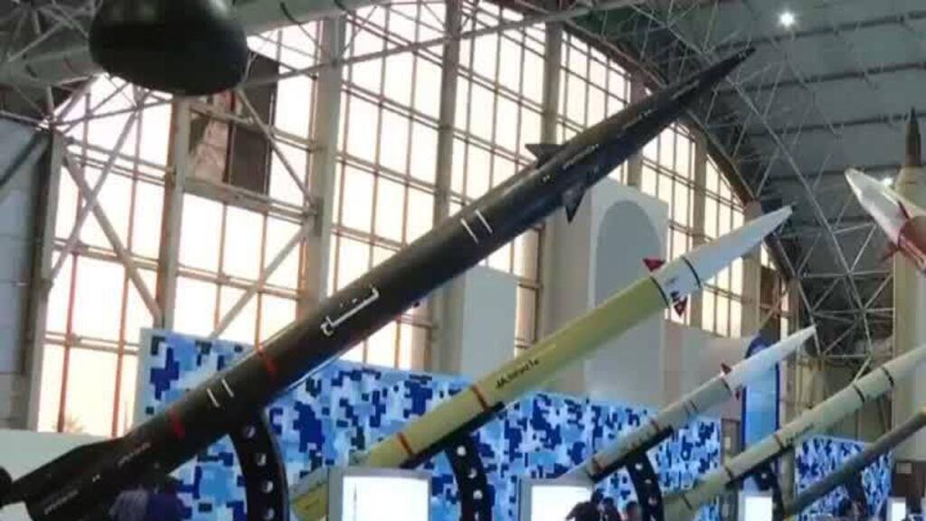 Irán y EE. UU. negociarán en Omán: tensiones nucleares y críticas de J. D. Vance