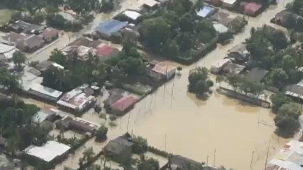 Las viviendas de miles de familias en el noroeste de Colombia se encuentran bajo el agua