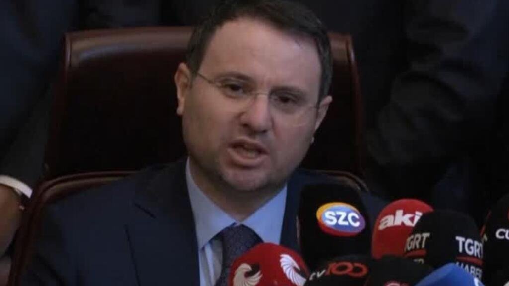 Turquía: Erdogan ajusta su gabinete y nombre a Gurlek como ministro de Justicia