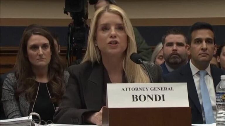 Legisladores demócratas acusan a la fiscal general de EE. UU. de "encubrir" el caso Epstein