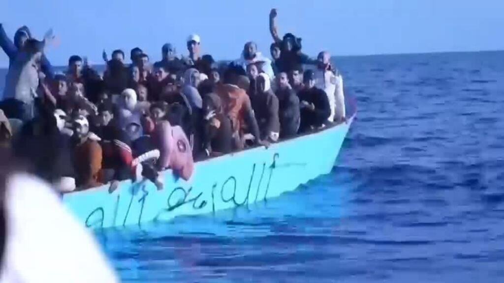 Italia: Gobierno propone "bloqueos navales" a barcos con migrantes