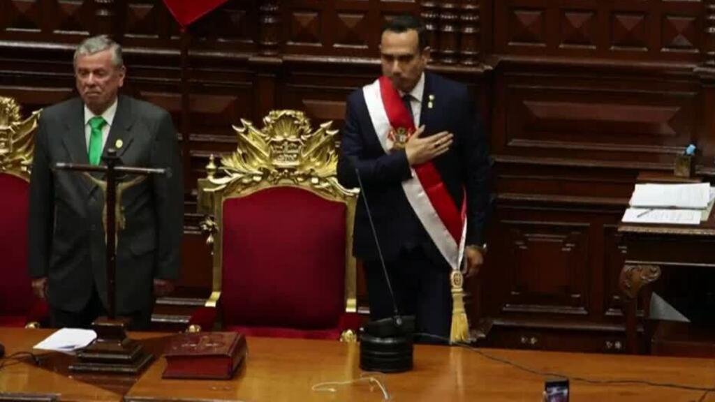 Ocho presidentes en diez años: la crisis política que agobia a Perú