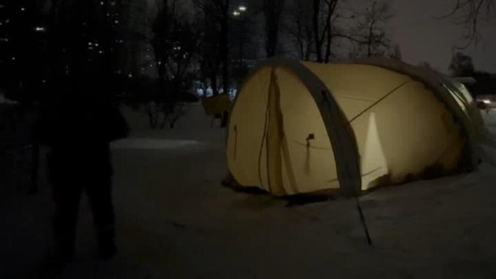 Kiev a oscuras: refugios improvisados tras cuatro años de la invasión rusa en Ucrania