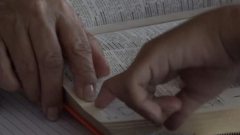 Escuelas improvisadas en Venezuela ante deficiencia del sector educativo