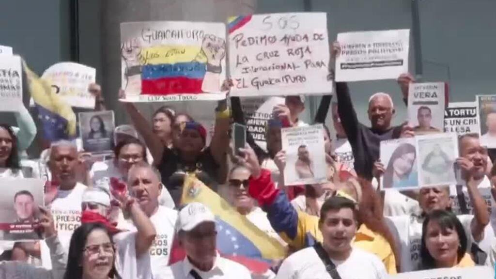 Venezuela vive amnistía masiva y festejos familiares en medio de protestas y desafíos