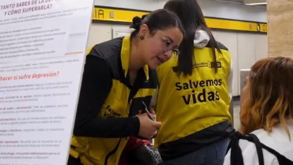 'Salvemos Vidas', el programa que busca prevenir el suicidio en el metro de Ciudad de México