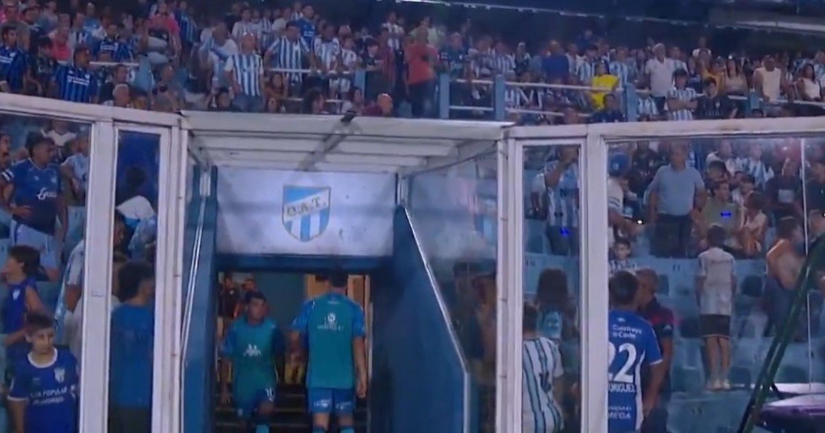 El Loco Díaz le hizo honor a su apodo y salió en llamas a buscar a un hincha de Atlético Tucumán