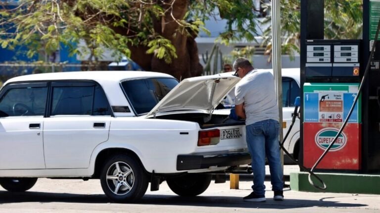 #CubaHoy: el 53% de la isla sufre apagones este lunes; La Habana promete resistencia y diálogo con EE. UU.