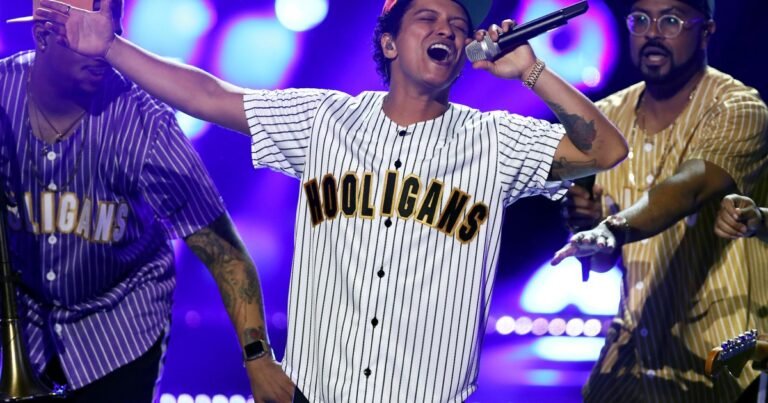 Bruno Mars: cómo es The Romantic, el nuevo álbum en el que sigue declarando su amor por el amor