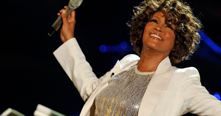 A 14 años de la muerte de Whitney Houston: una voz imposible de olvidar y que fue destruida por la industria musical