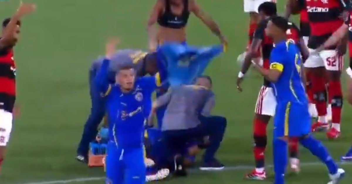 Drama en el Maracaná: un futbolista rival del Flamengo se desplomó, convulsionó y fue trasladado al hospital en Río de Janeiro