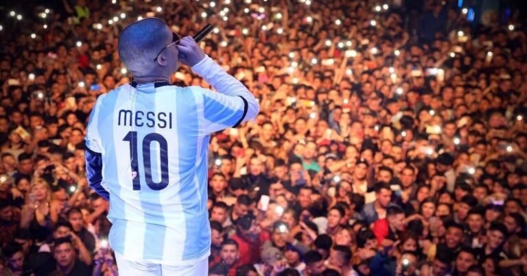 Bad Bunny y el recuerdo de su gira por boliches porteños y del Cornubano: quién lo contrató, por qué subía a su seguridad a los escenarios y cuánto cobró por show