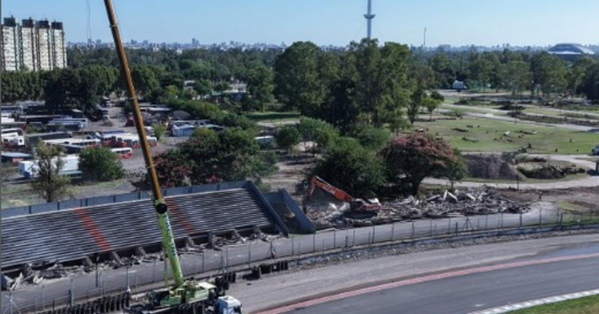 Demolieron La 15, la histórica tribuna de los hinchas de Chevrolet en el Gálvez: qué harán con los escombros